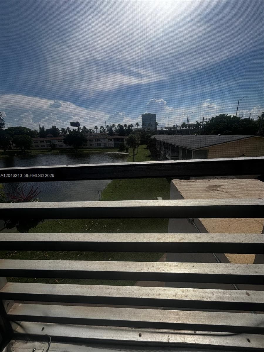 BISCAYNE LAKE GDN BLDG B · #B25 in Aventura - Photo 4