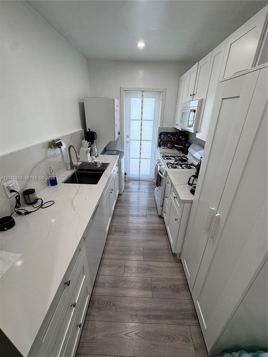 BAY VIEW CONDO · #2G in Miami Beach - Photo 6