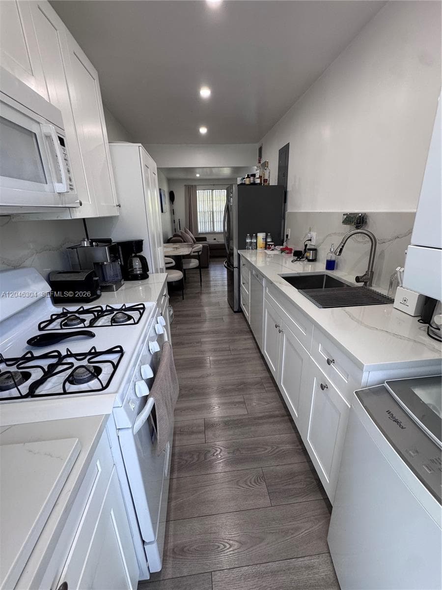 BAY VIEW CONDO · #2G in Miami Beach - Photo 8