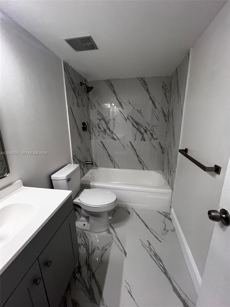 LAGO GRANDE ONE CONDO · #21-14 in Hialeah - Photo 9