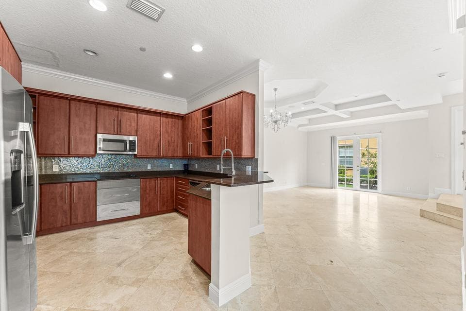 210 KITCHEN 3