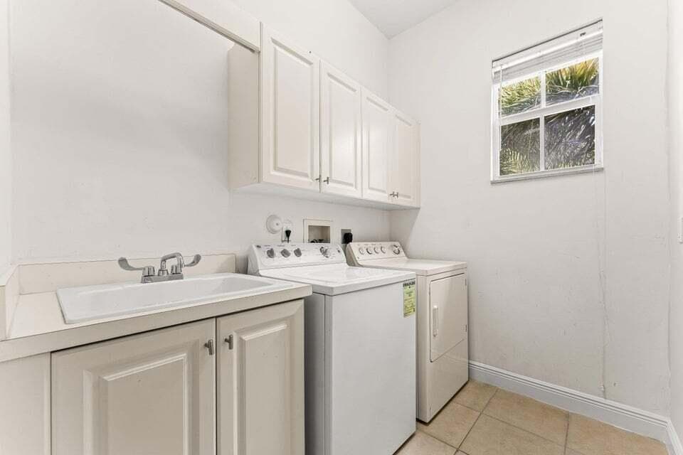 210 2ND FLOOR LAUNDRY ROOM