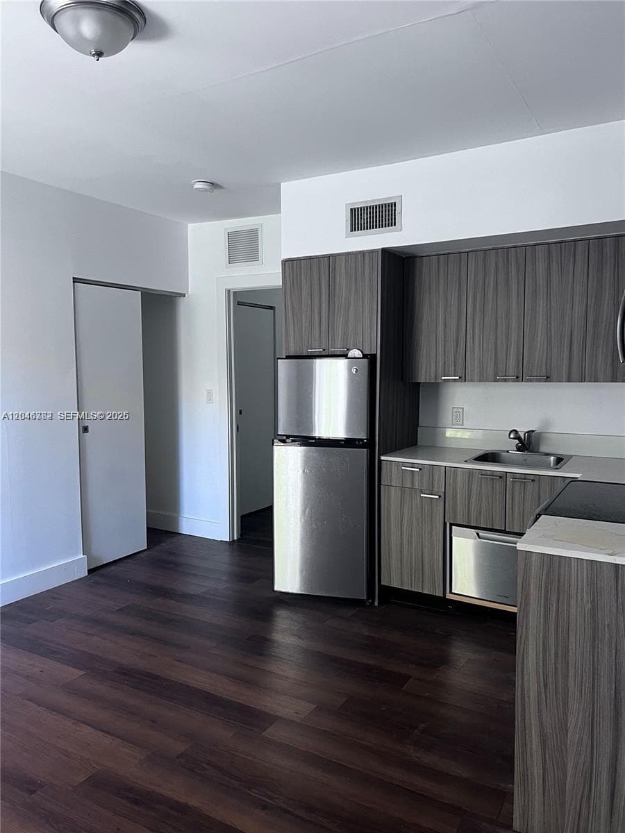 Michigan Condominium · #115 in Miami Beach - Photo 2