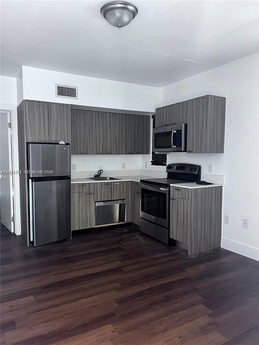 Michigan Condominium · #115 in Miami Beach - Photo 1