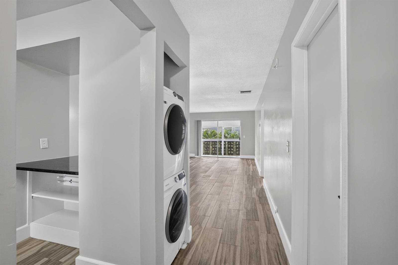 Entry w/ Washer & Dryer