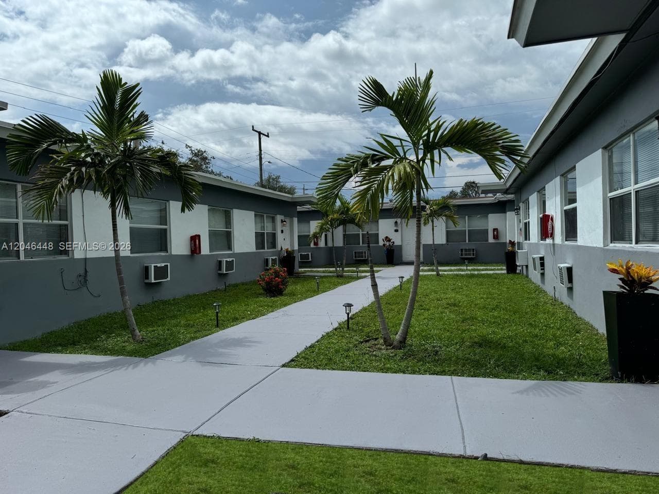 LIBERIA · #1 in Hollywood - Photo 2