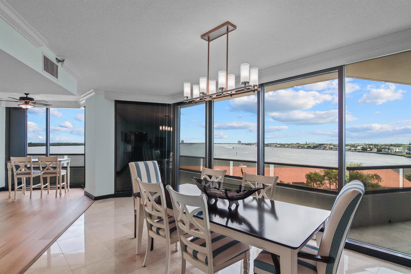 ^458 Dining Room & Breakfast Nook
