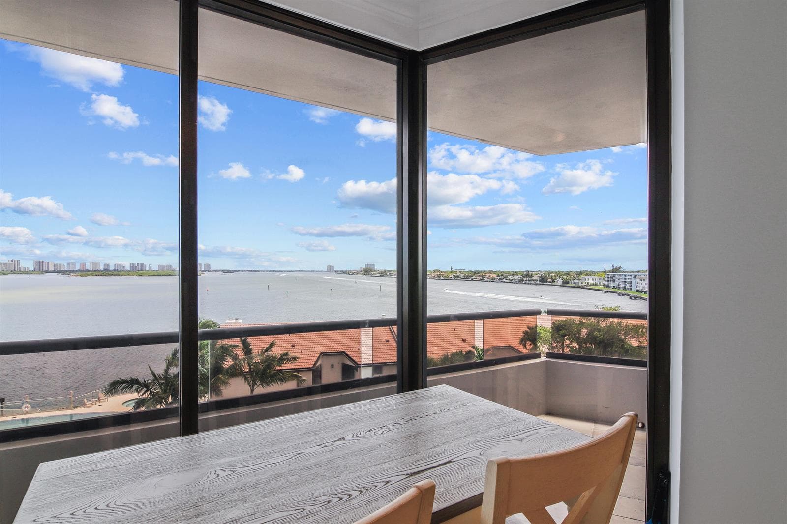 ****Breakfast Nook