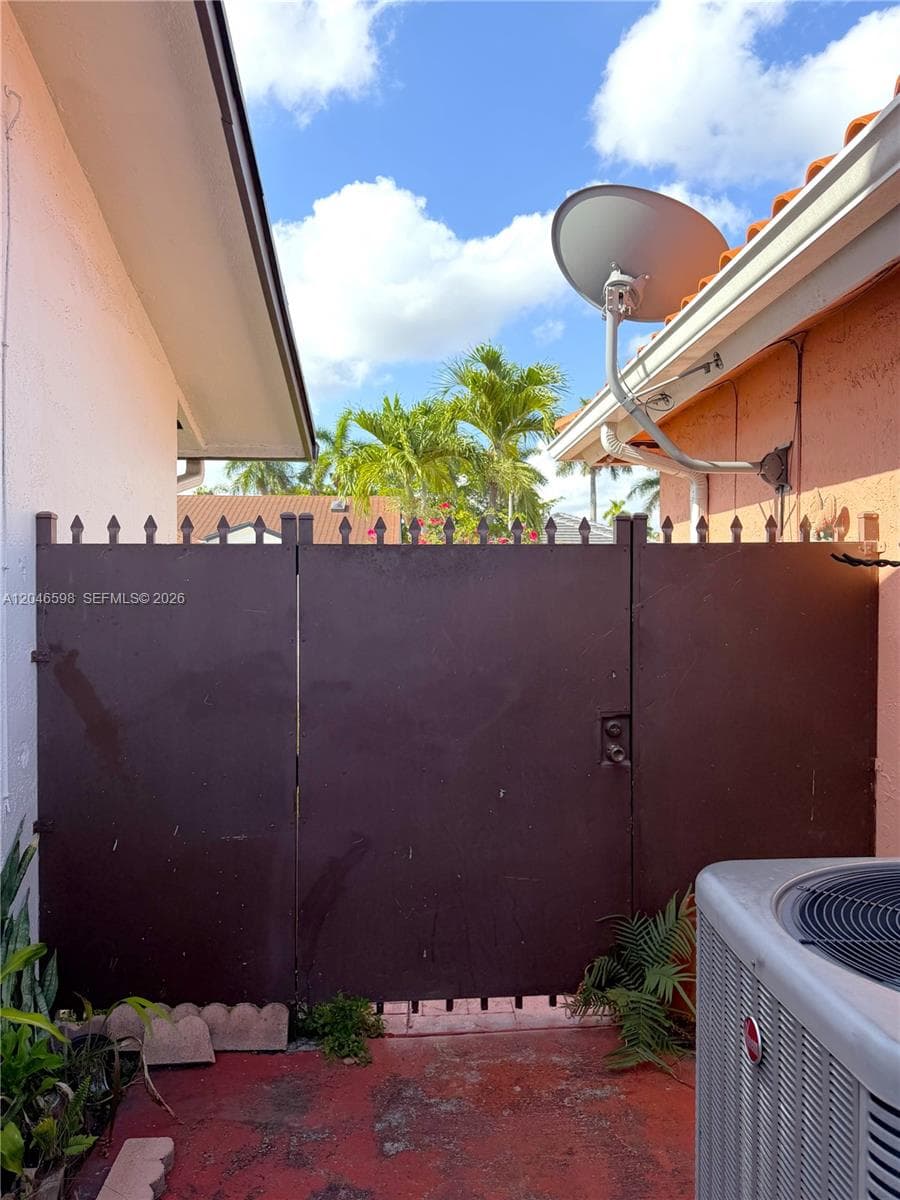 14225 SW 55th St photo 46
