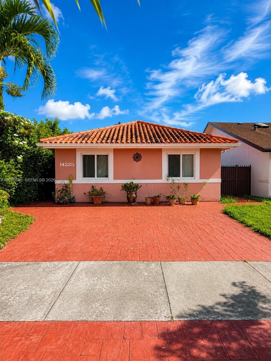 14225 SW 55th St photo 1