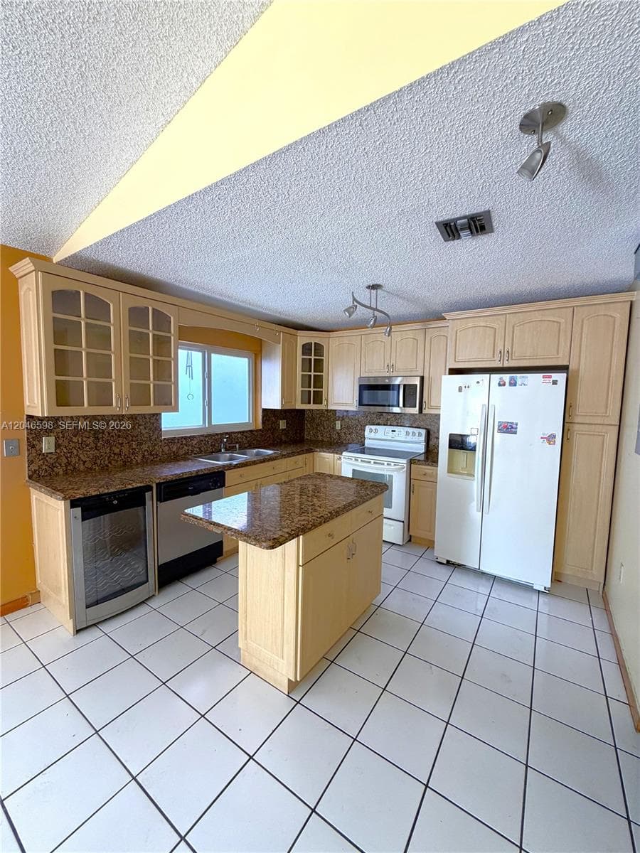 14225 SW 55th St photo 37