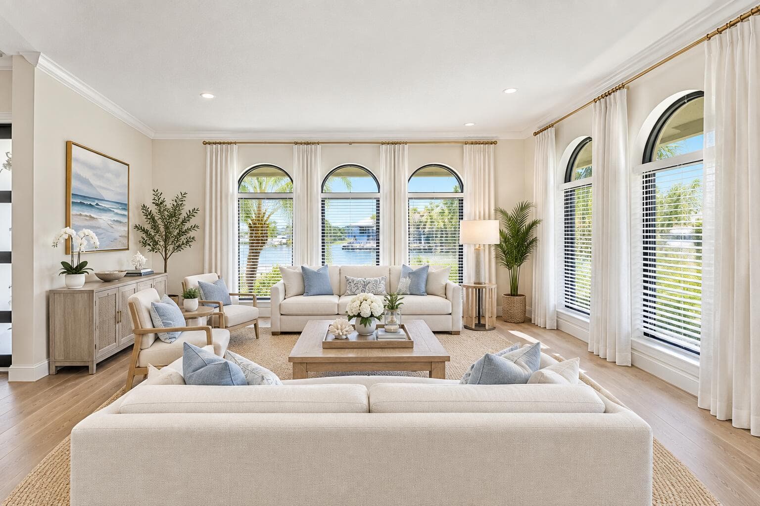 Airy Coastal Living Room Retreat 370 Vir