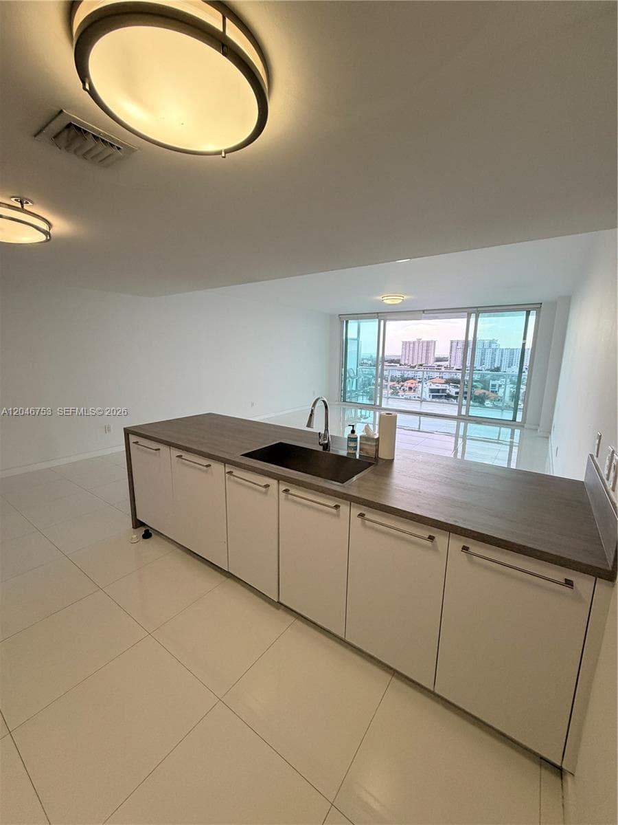 400 Sunny Isles · #1105 in Sunny Isles Beach - Photo 1