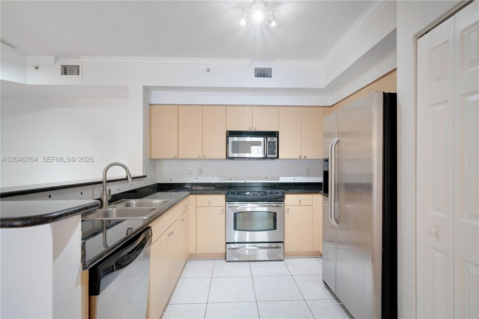 GABLES COURT · #208 in Miami - Photo 7