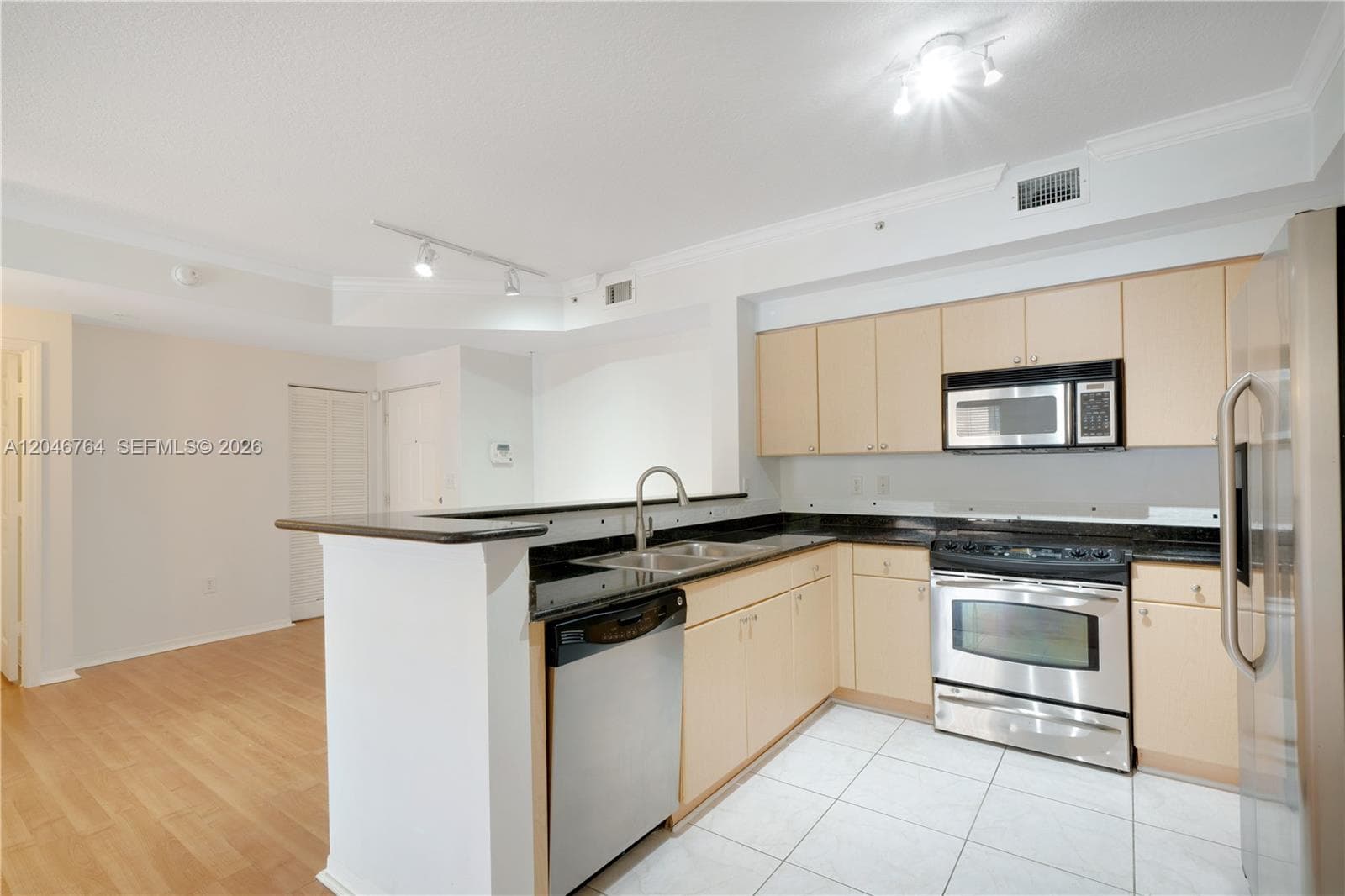 GABLES COURT · #208 in Miami - Photo 8