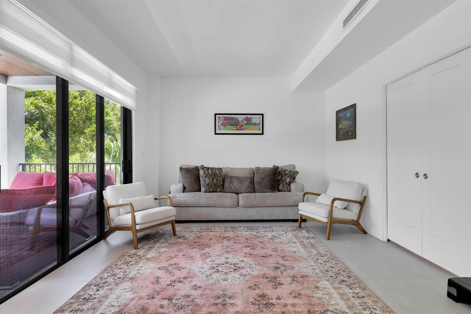 LARGE BONUS ROOM FEATURES POCKET DOORS 1