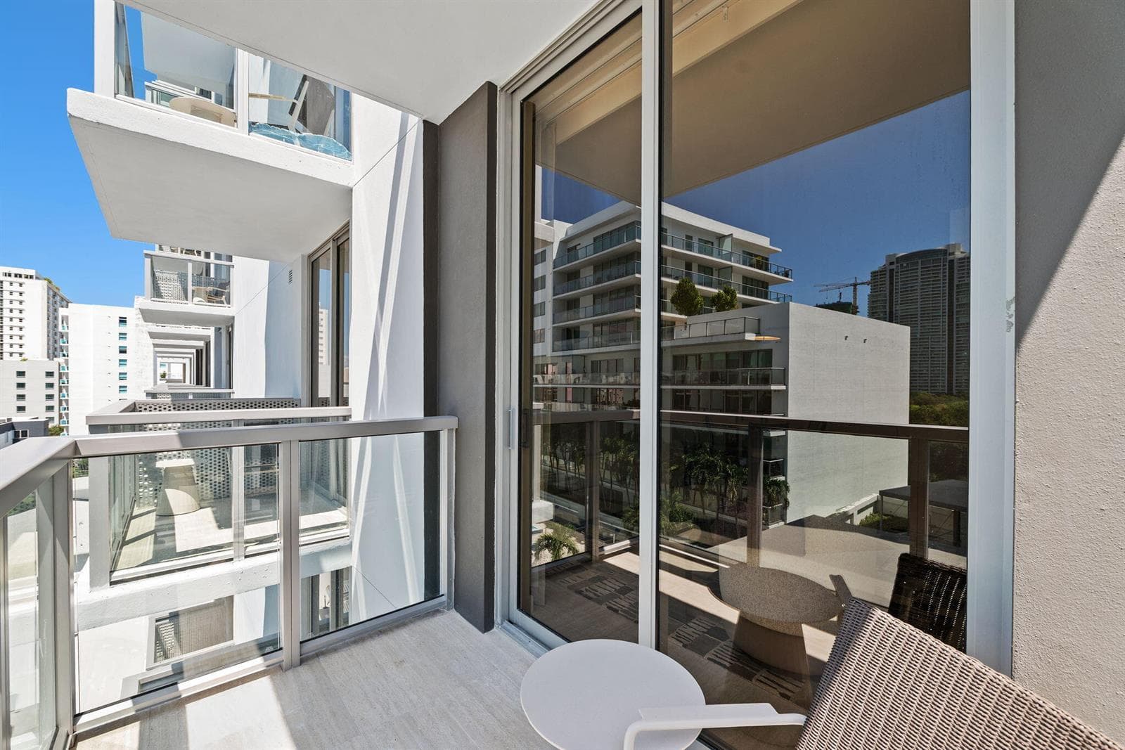24-web-or-mls-1611-sw-2nd-ave-702