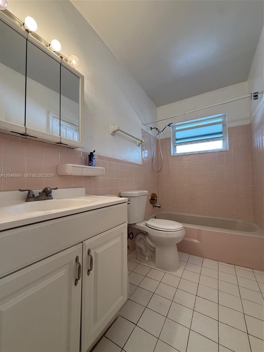 BONITA SPRINGS CONDO · #53 in Pompano Beach - Photo 6