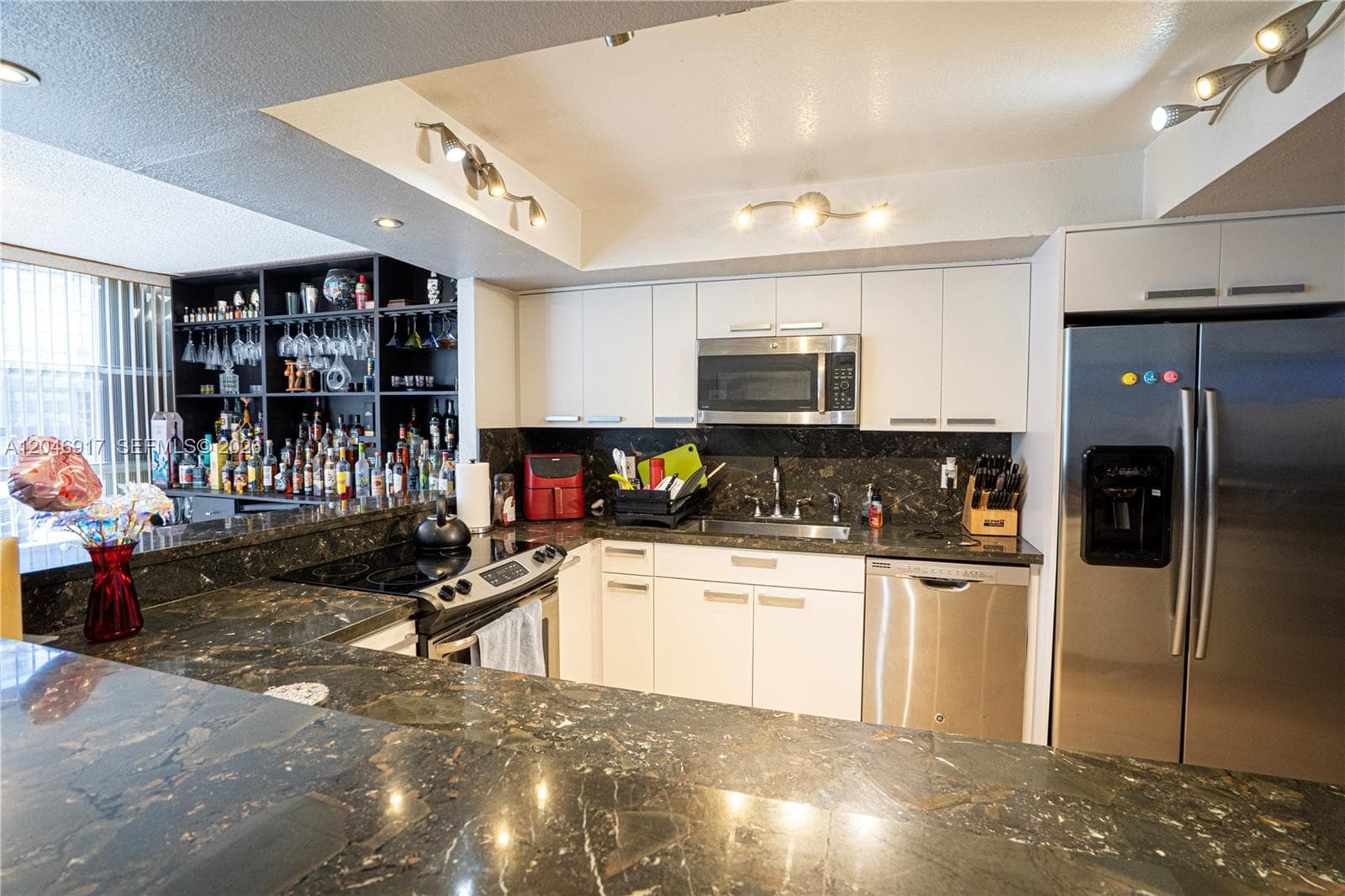 DeSoto Park South Condo · #117 in Hallandale Beach - Photo 6