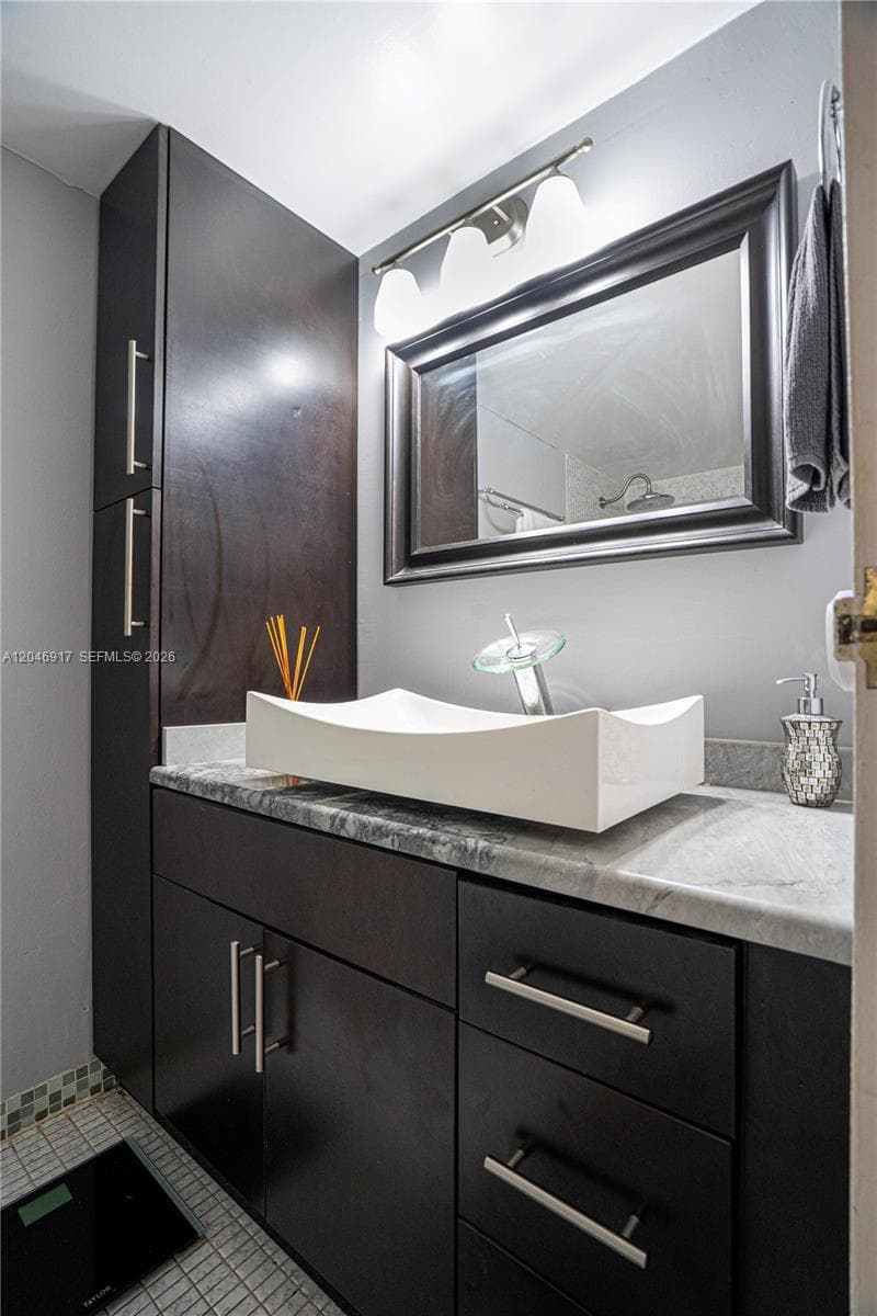 DeSoto Park South Condo · #117 in Hallandale Beach - Photo 16