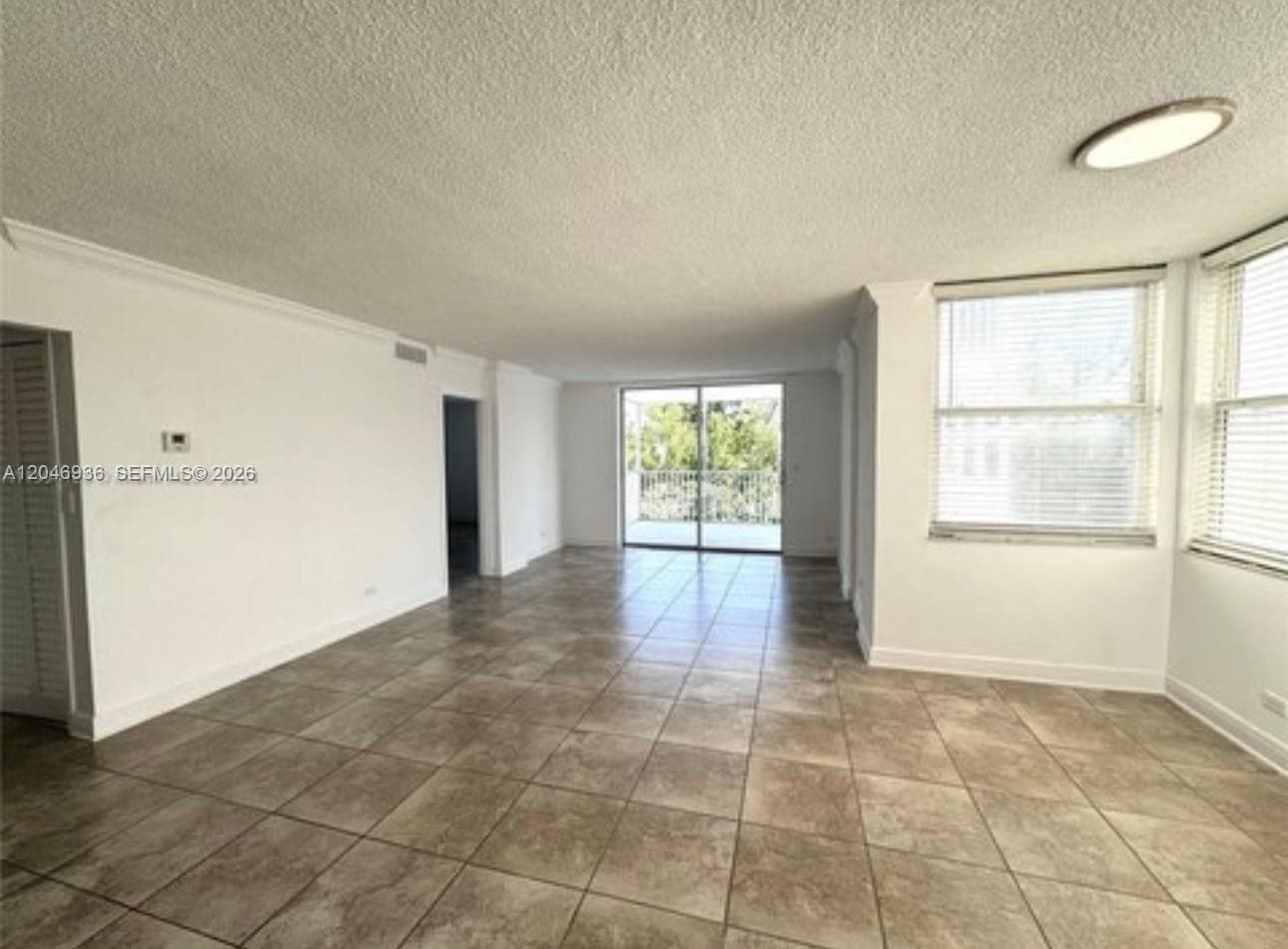 Eastern Shores White Hous · #315 in North Miami Beach - Photo 7