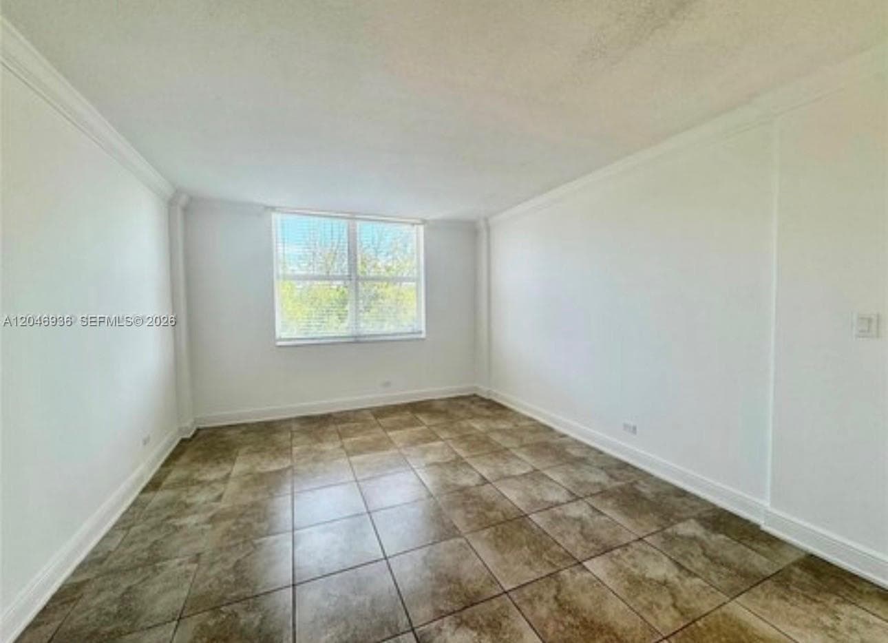 Eastern Shores White Hous · #315 in North Miami Beach - Photo 9