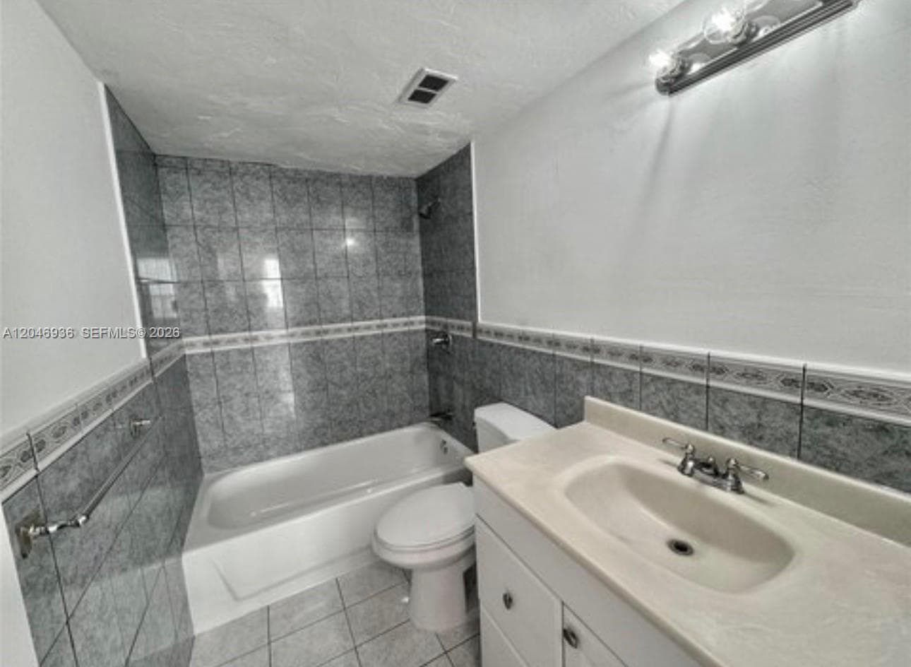 Eastern Shores White Hous · #315 in North Miami Beach - Photo 14