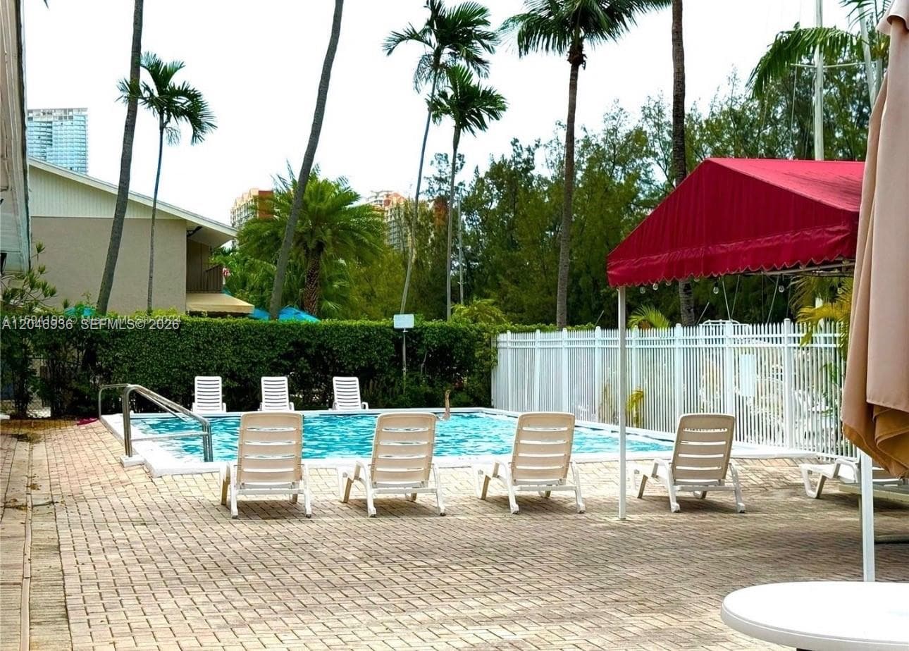 Eastern Shores White Hous · #315 in North Miami Beach - Photo 15