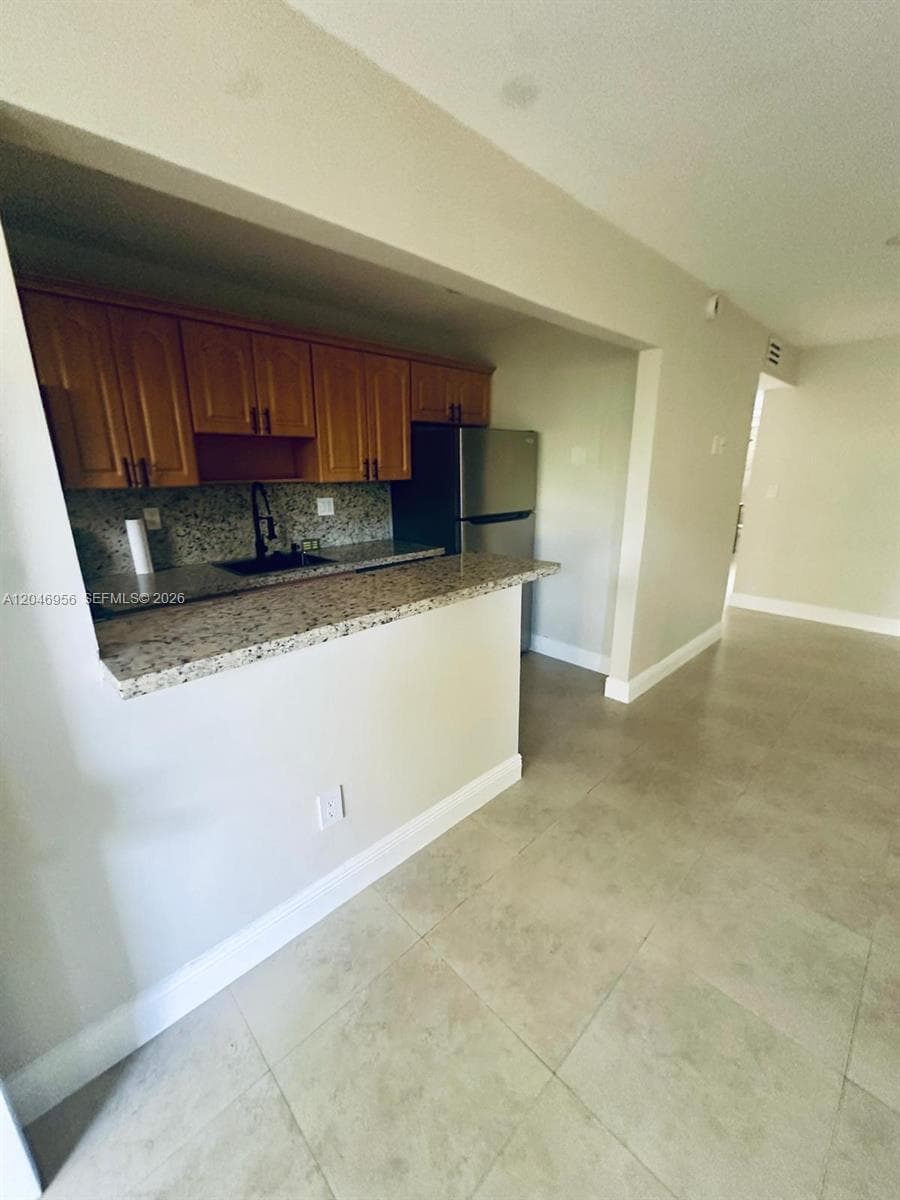 SUNSET POINT CONDO · #104 in South Miami - Photo 7
