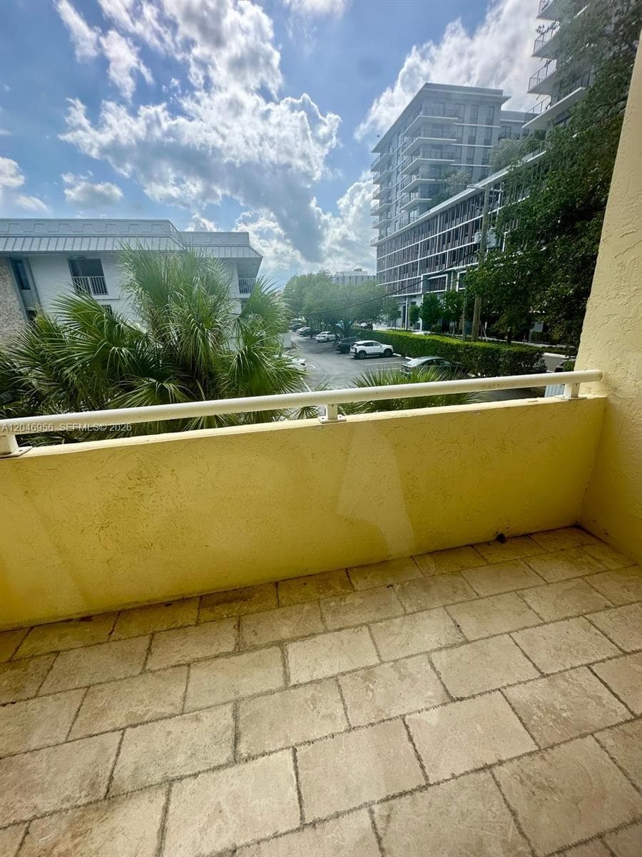 SUNSET POINT CONDO · #104 in South Miami - Photo 20