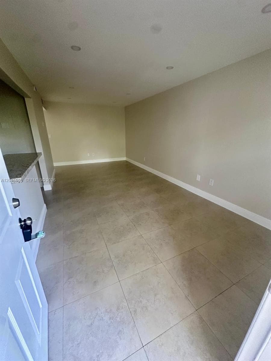 SUNSET POINT CONDO · #104 in South Miami - Photo 8