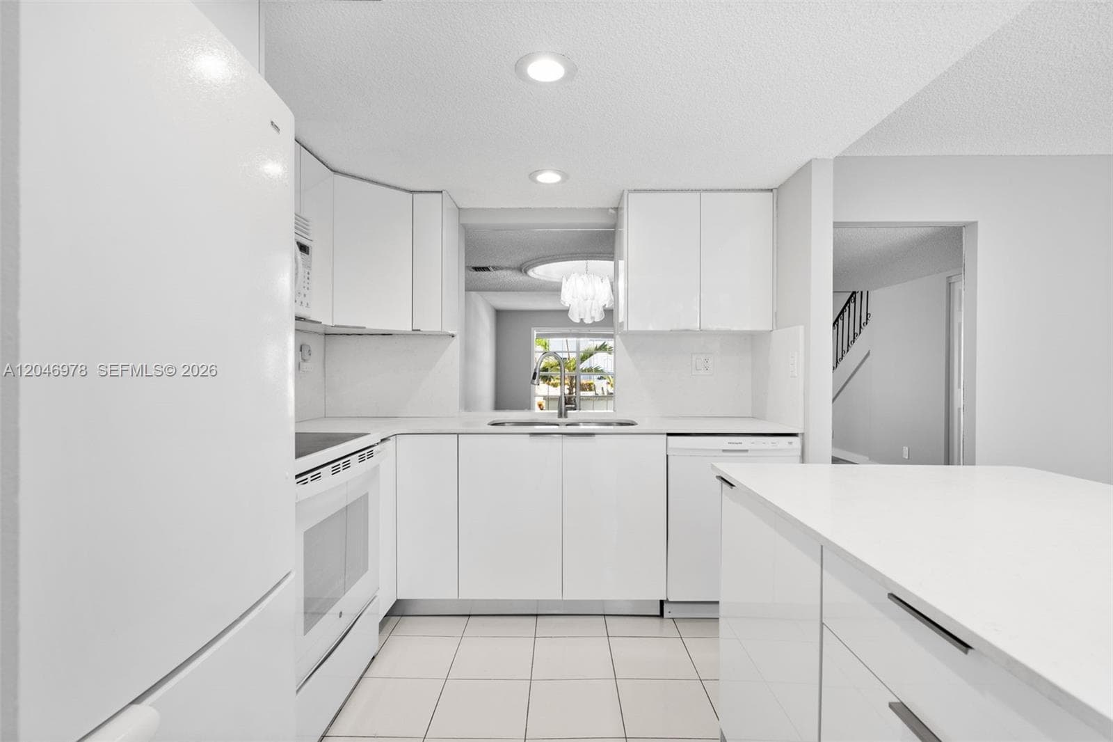 VENETIAN PARK III · #122 in Hallandale Beach - Photo 12