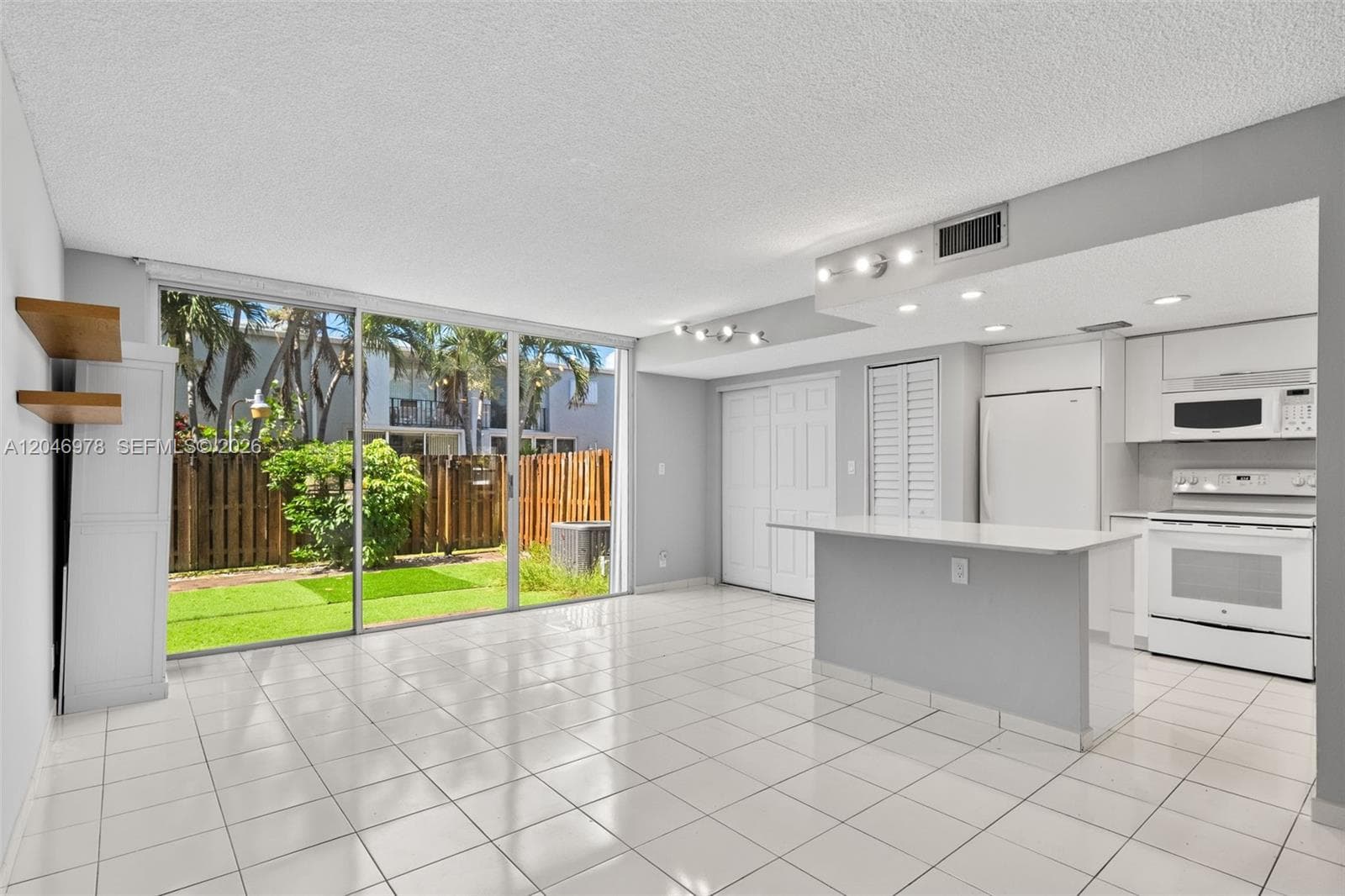 VENETIAN PARK III · #122 in Hallandale Beach - Photo 9
