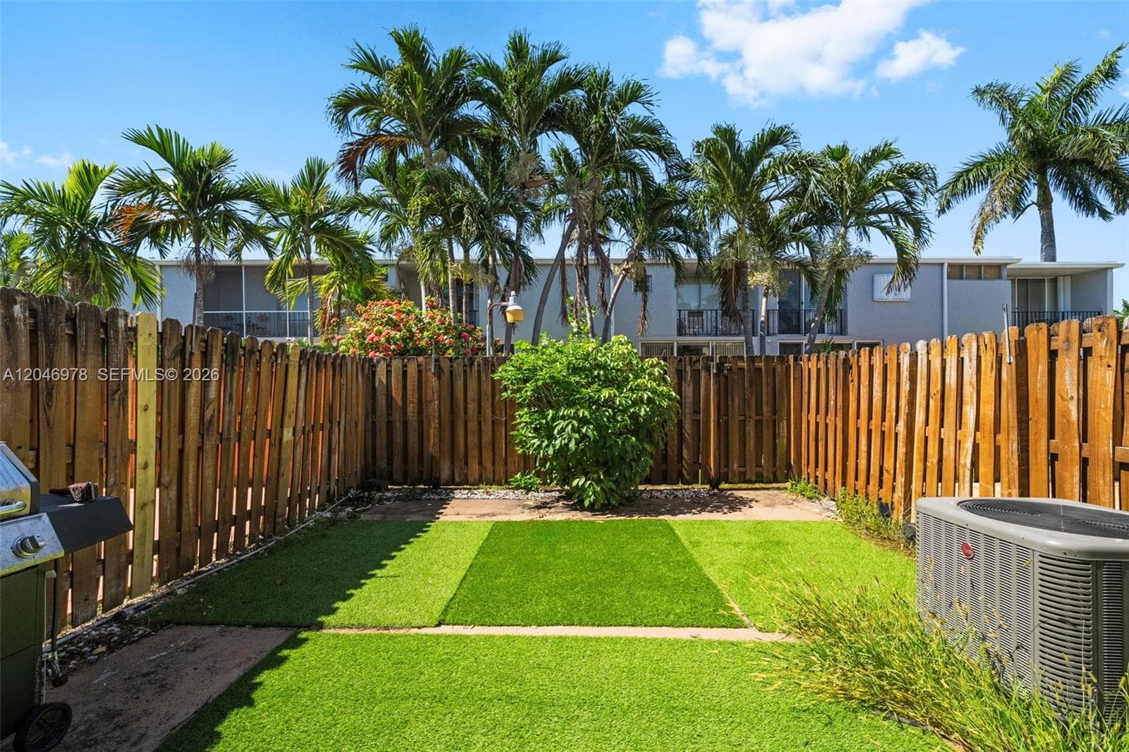 VENETIAN PARK III · #122 in Hallandale Beach - Photo 15