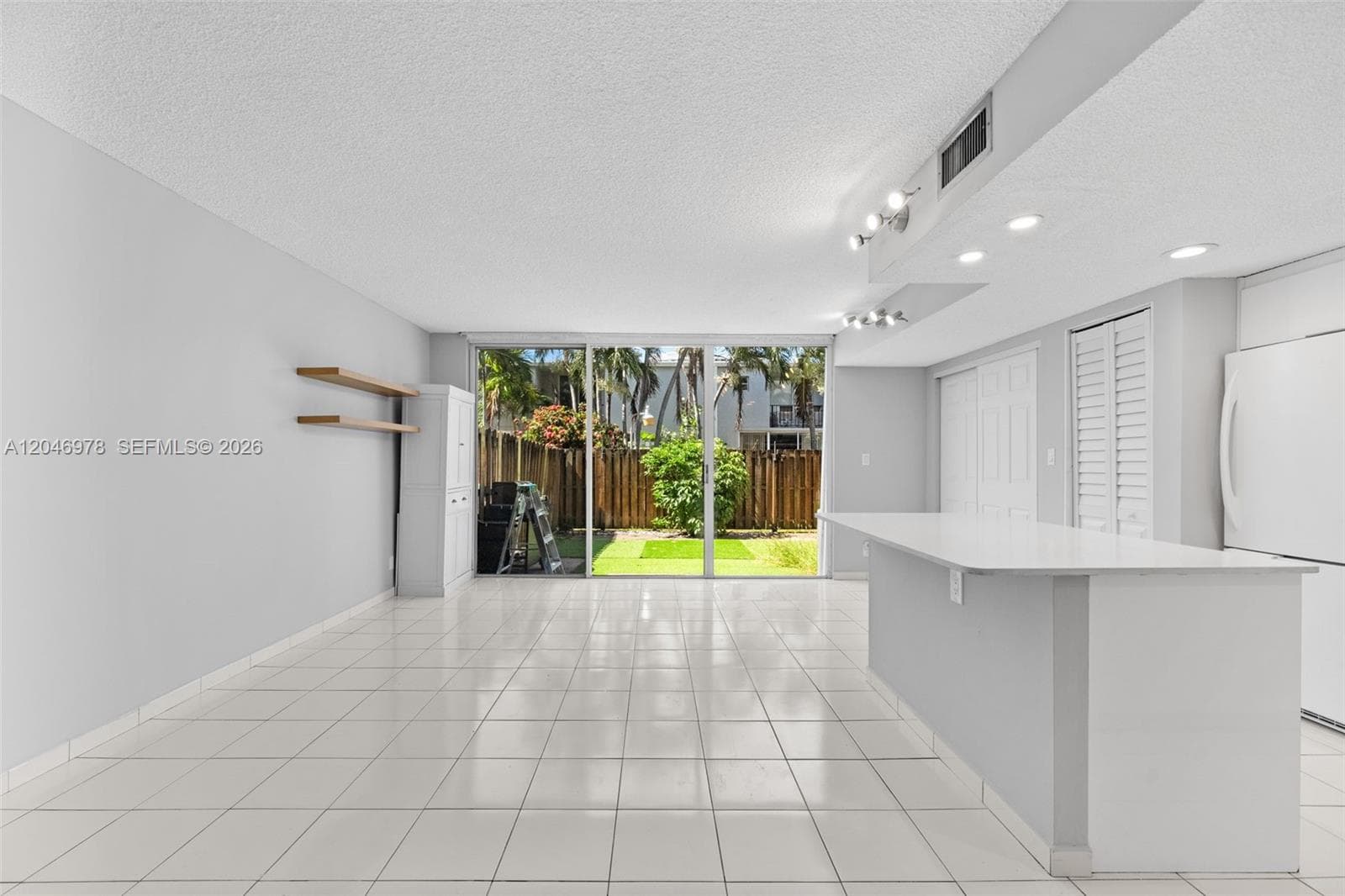VENETIAN PARK III · #122 in Hallandale Beach - Photo 11