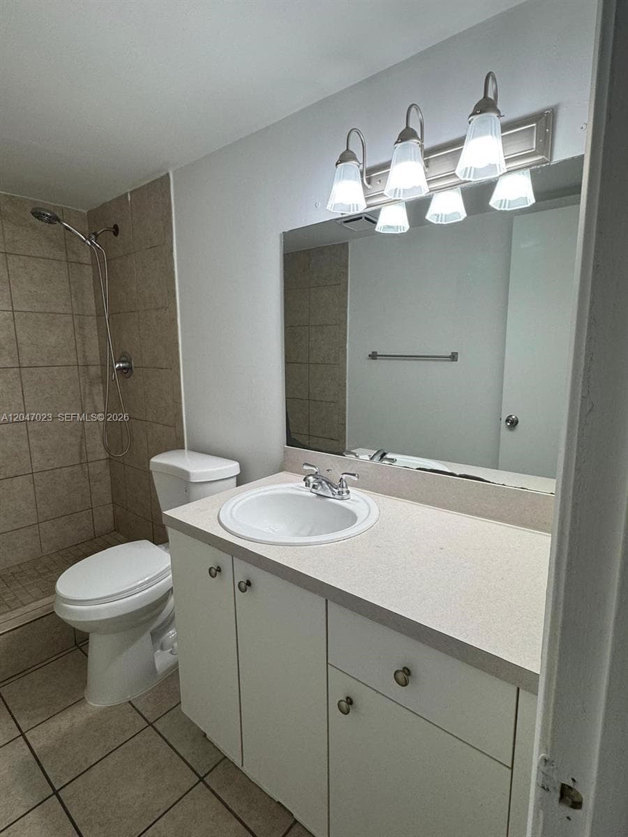 CLEAR LAKE PALMS CONDO · #203 in West Palm Beach - Photo 6