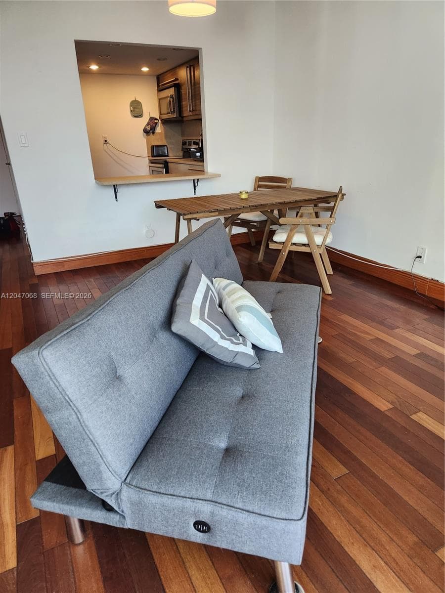 THE CARRIAGE HOUSE CONDO · #1110 in Miami Beach - Photo 6