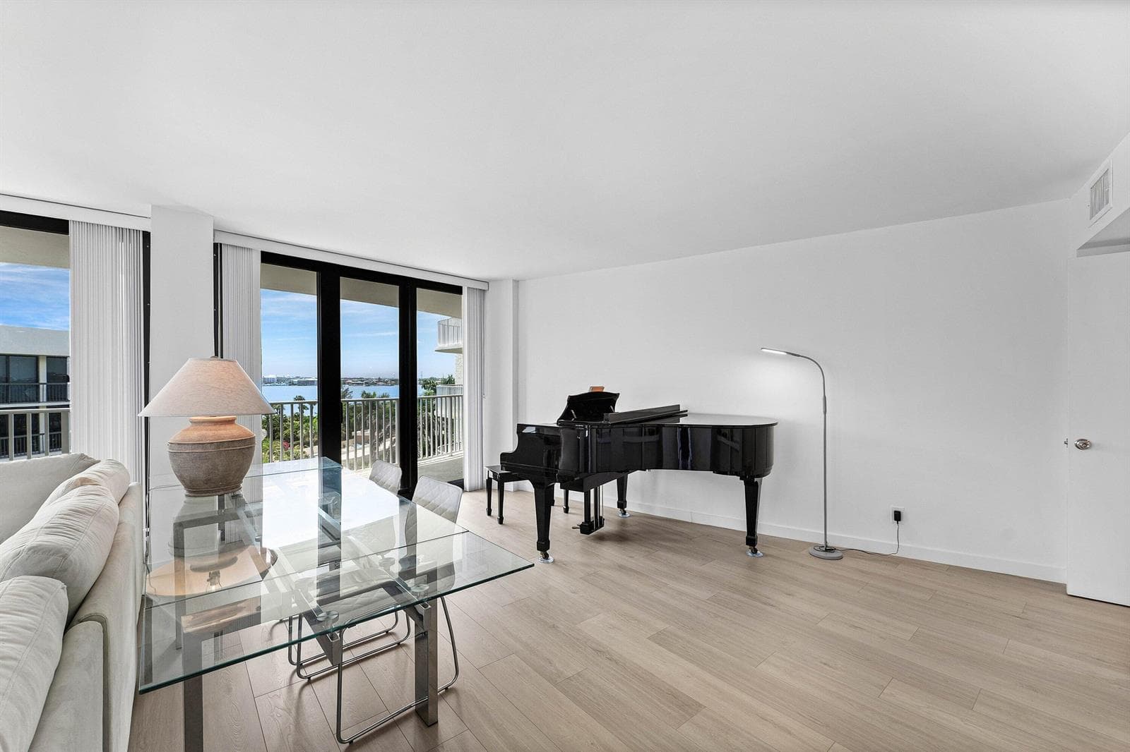 Great room (facing Intracoastal, west)