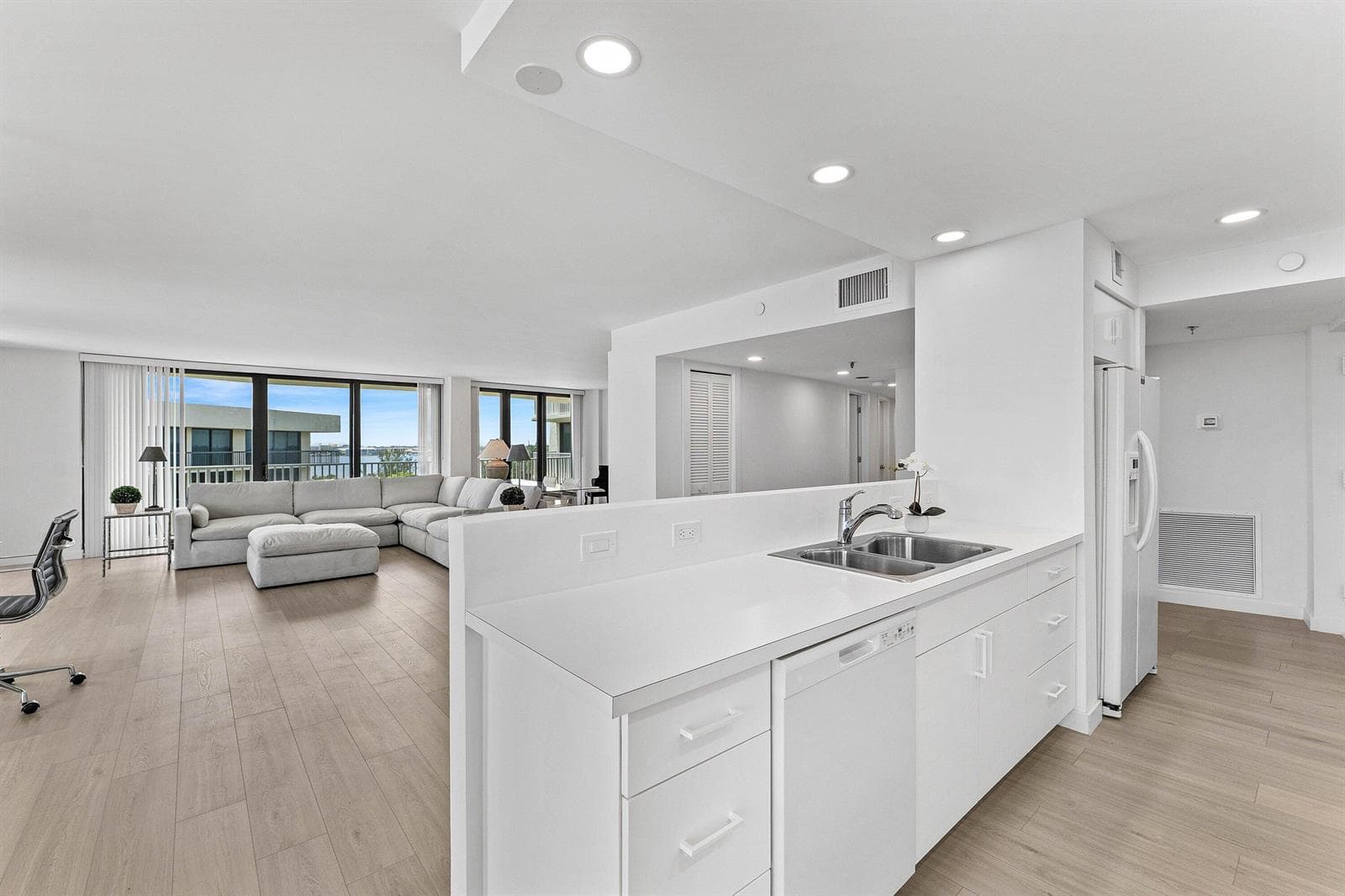009 Kitchen and dining