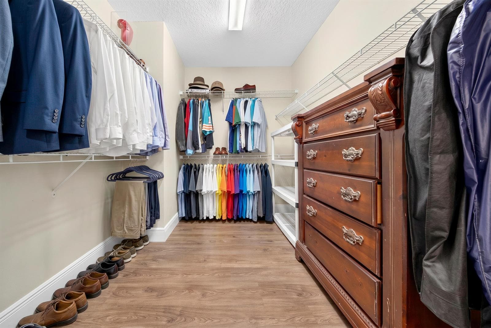 063_Primary_Closet