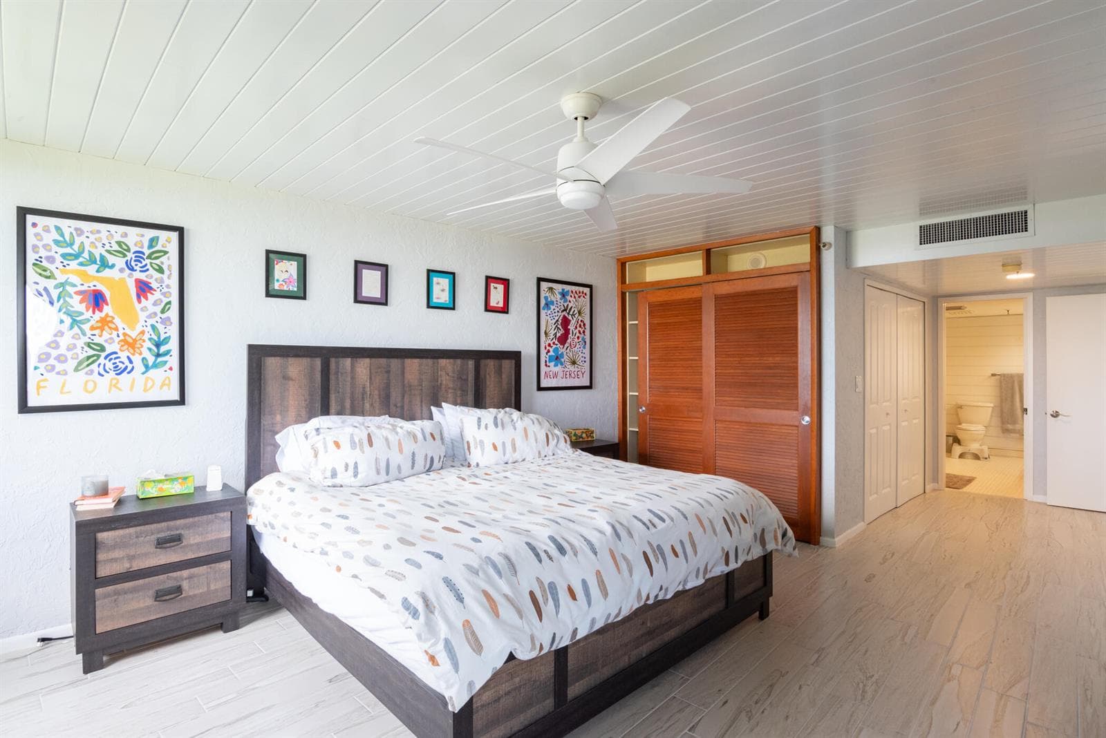 © Clark-2450 Presidential Way 1450-034