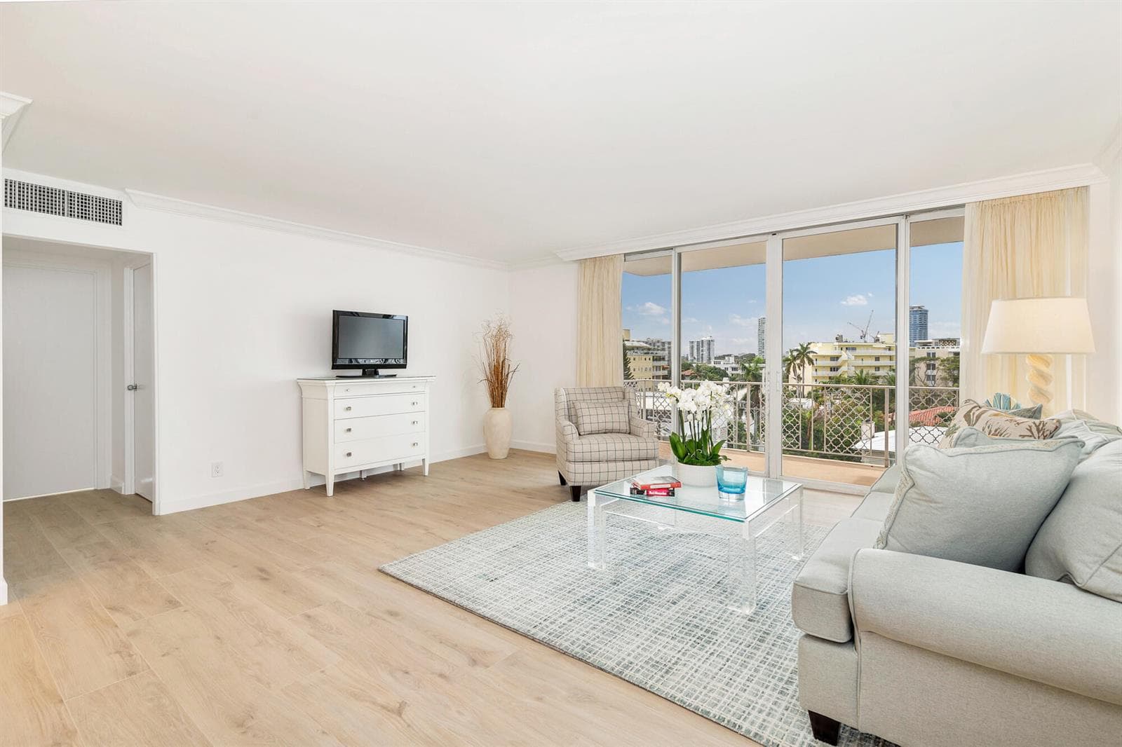 354 Chilean Avenue 6C Living Room 2