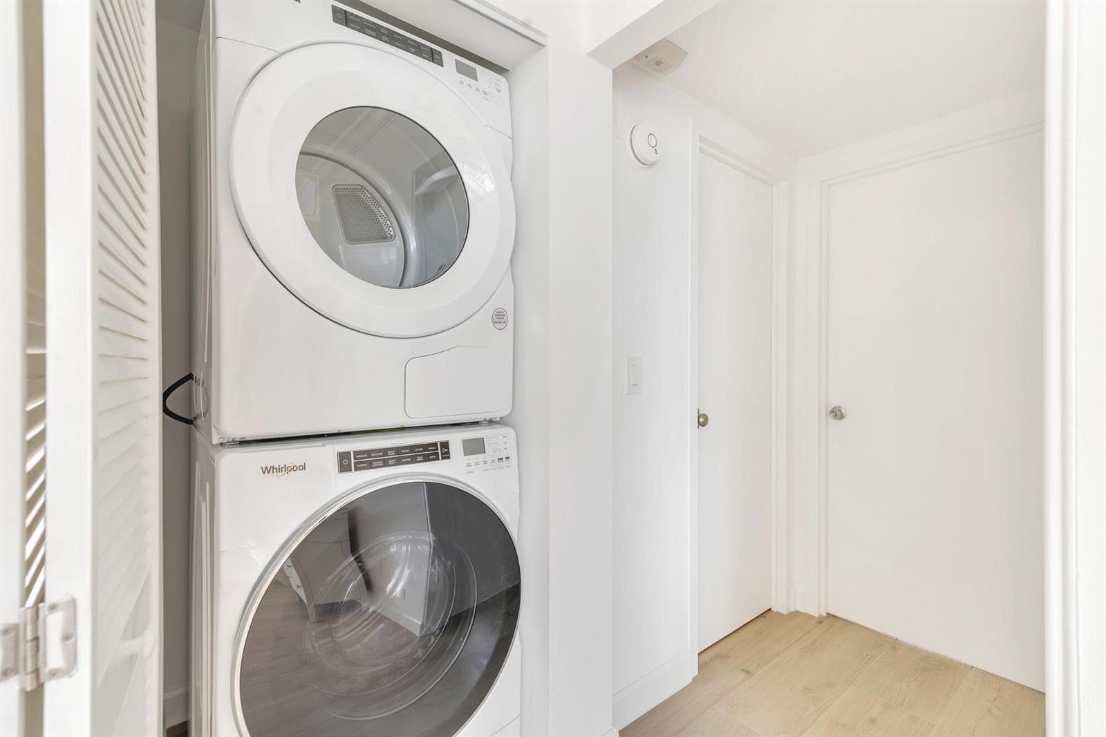 354 Chilean Ave 6C Full Size Washer and