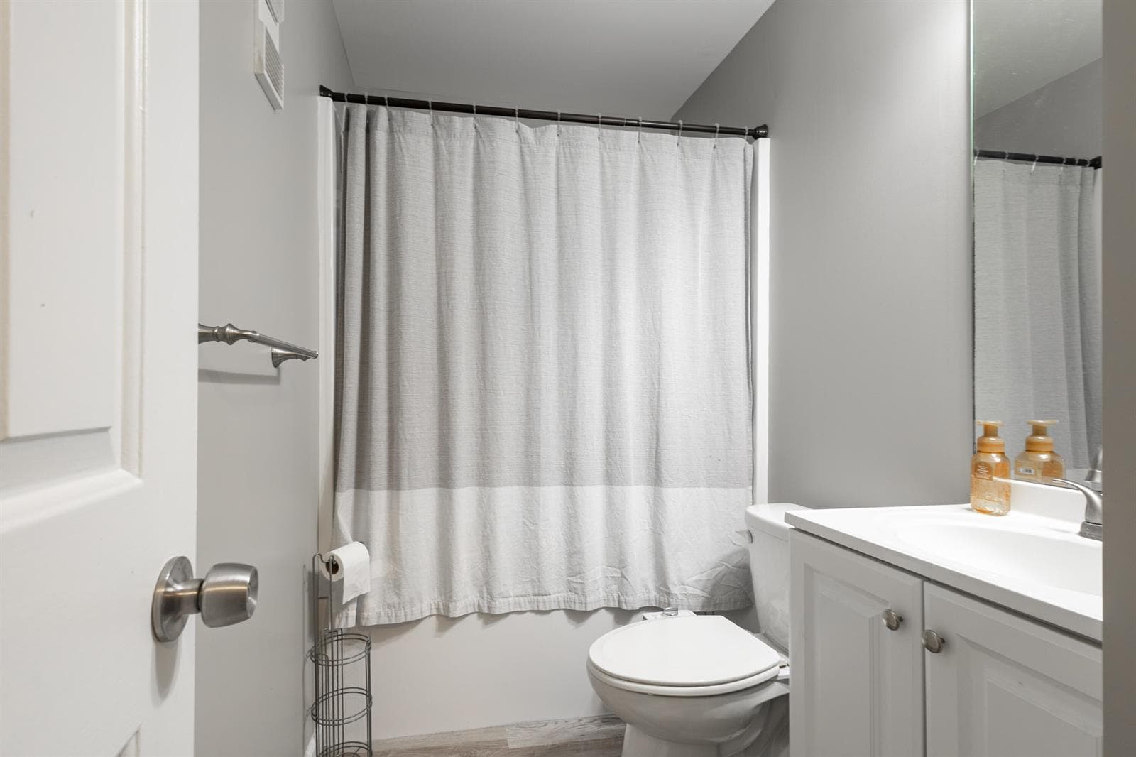 12-Bathroom2