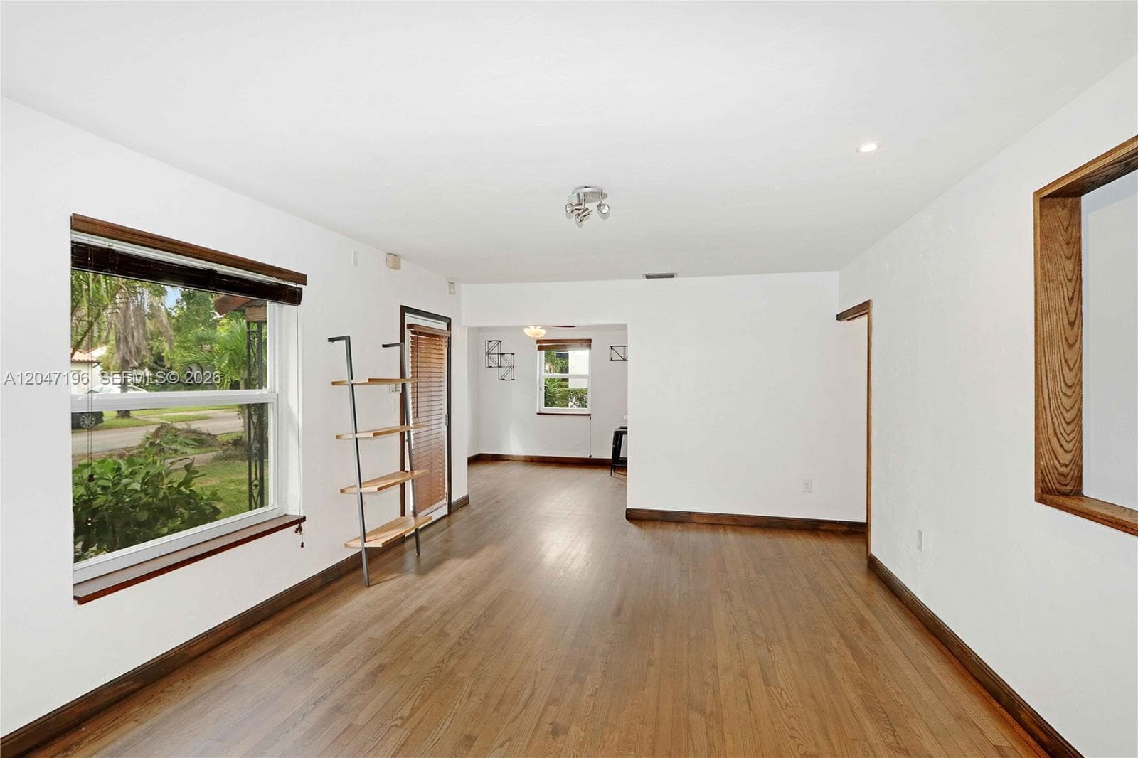 221 Camilo Ave photo 2