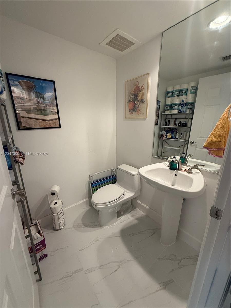 Guest 1/2 Bath