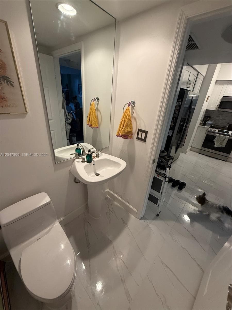 Guest 1/2 Bath