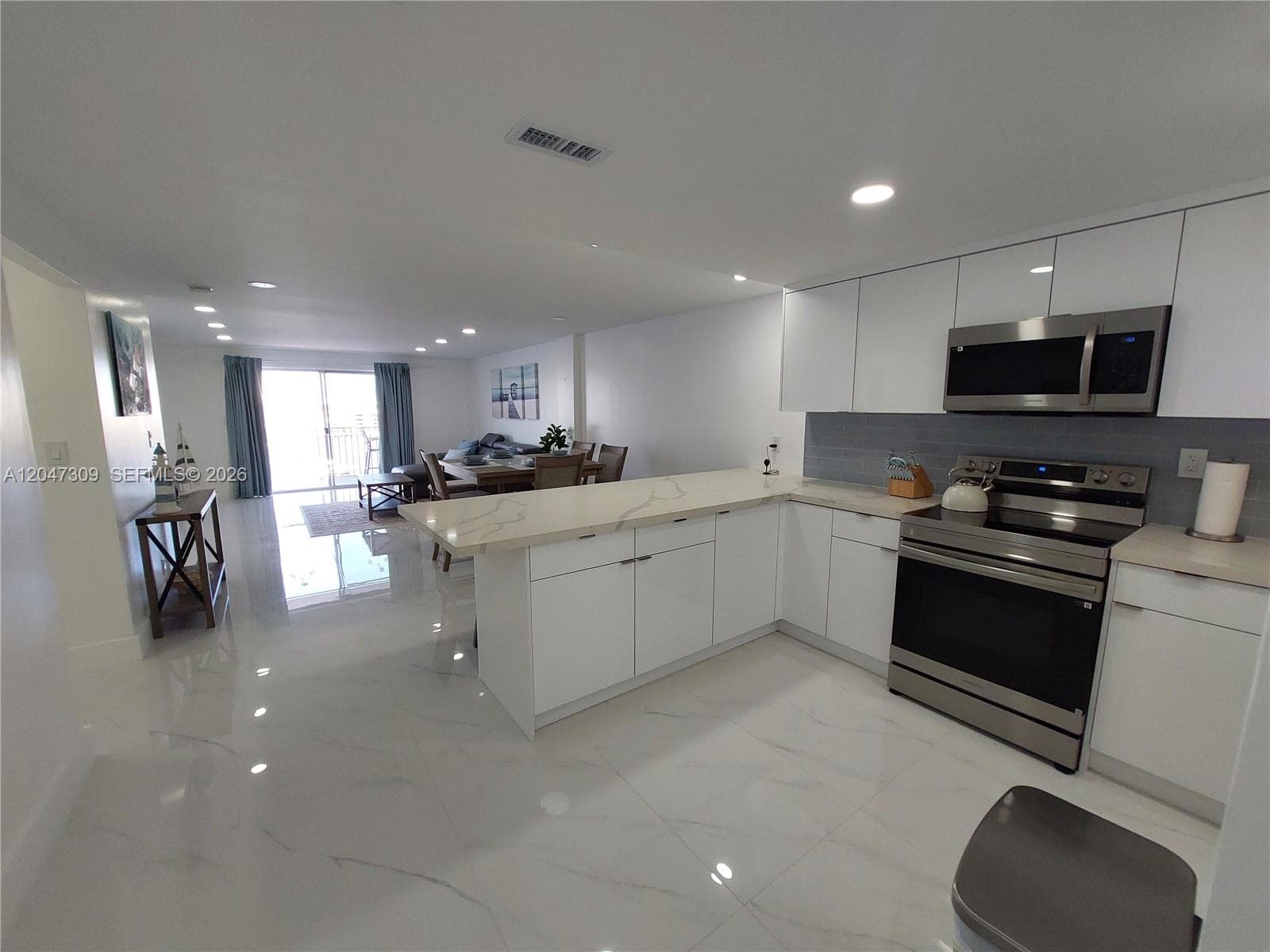 PARK LAYNE TOWERS CONDO · #47 in Hallandale Beach - Photo 6