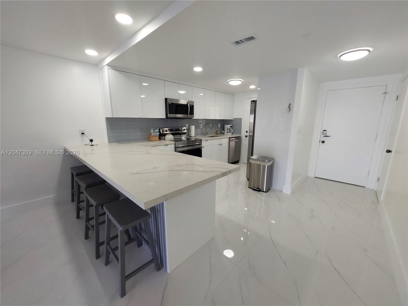 PARK LAYNE TOWERS CONDO · #47 in Hallandale Beach - Photo 7