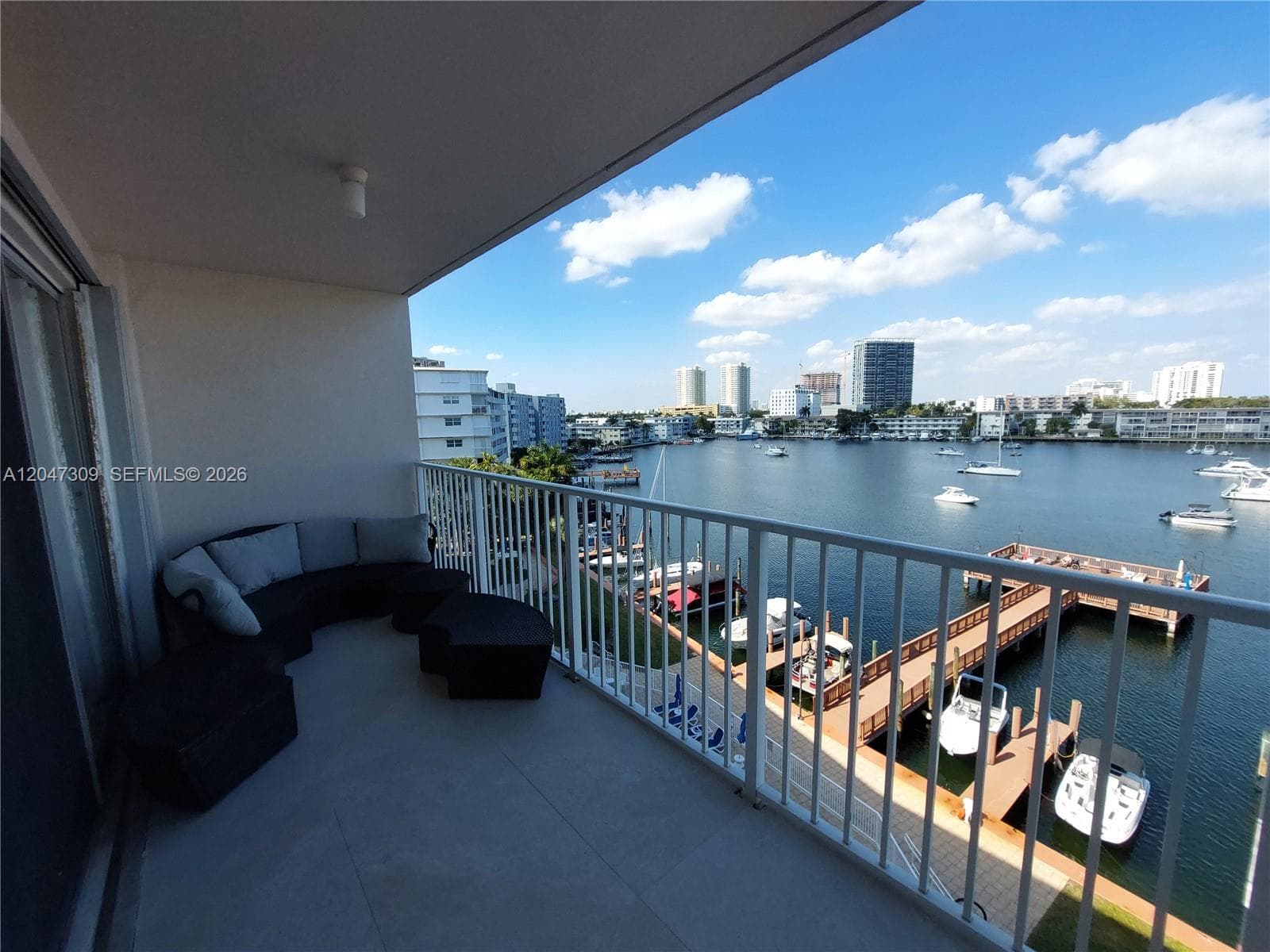 PARK LAYNE TOWERS CONDO · #47 in Hallandale Beach - Photo 3